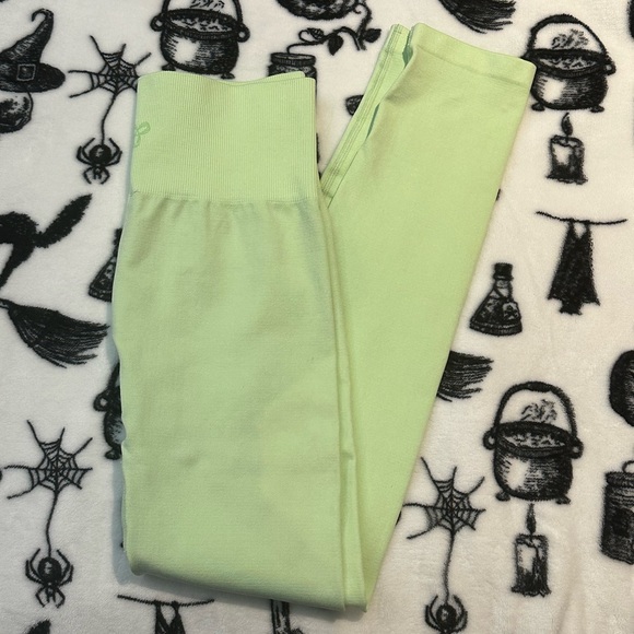 TNA ARTIZIA full length pastel lime leggings. size medium. lightly worn. - Picture 5 of 6